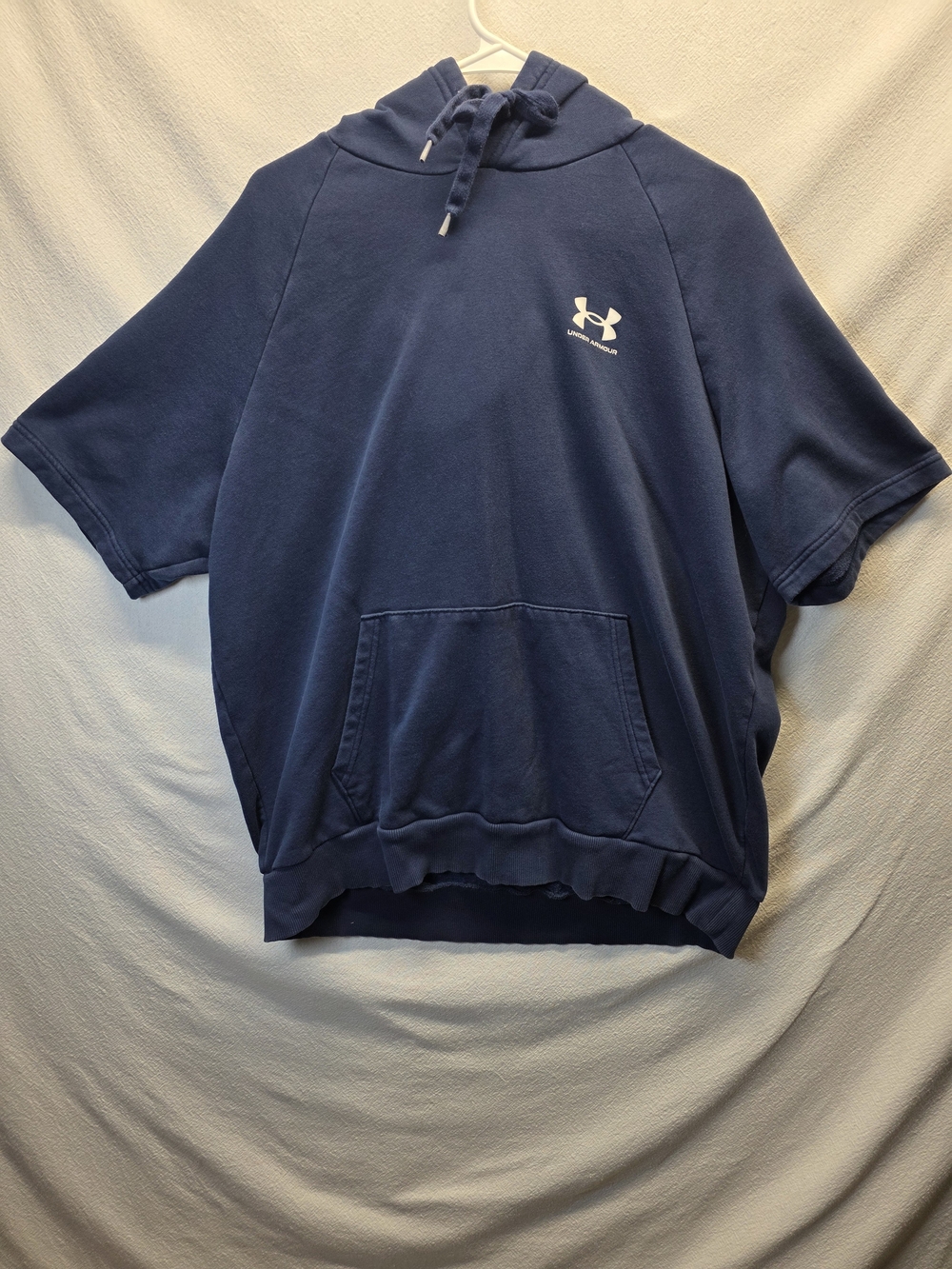 Under Armour Rival Fleece Logo On  Chest in a Navy Blue Short Sleeve Hoodie XL